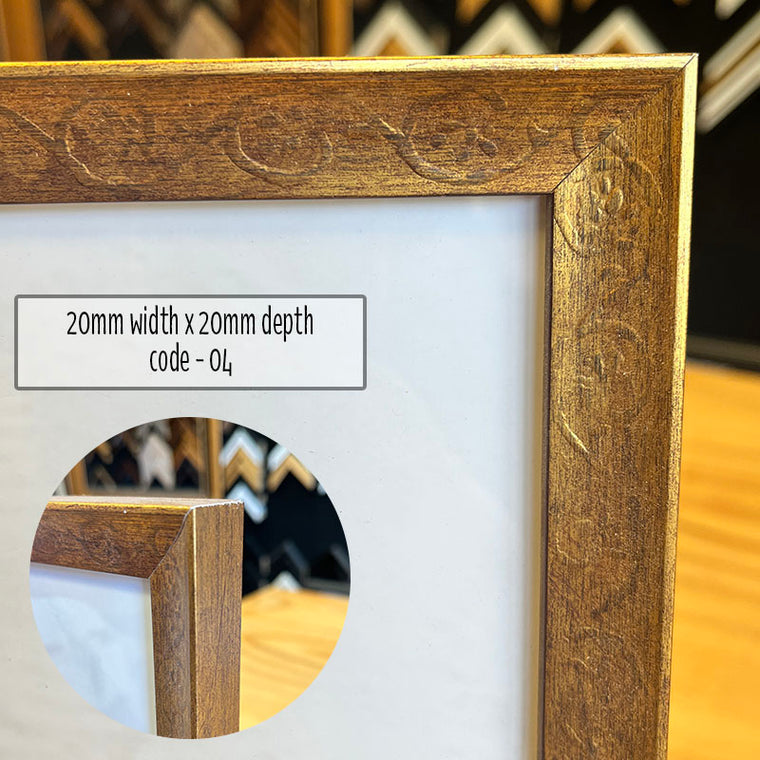11”x14” Photo frame in Ornate Metallic Strong Gold finish made from quality framing materials. This Picture Frame is perfect for an 11inch x 14inch artwork or photo, or you can add a matboard insert for smaller A5 artwork or 8”x10” or 6”x8” photos.